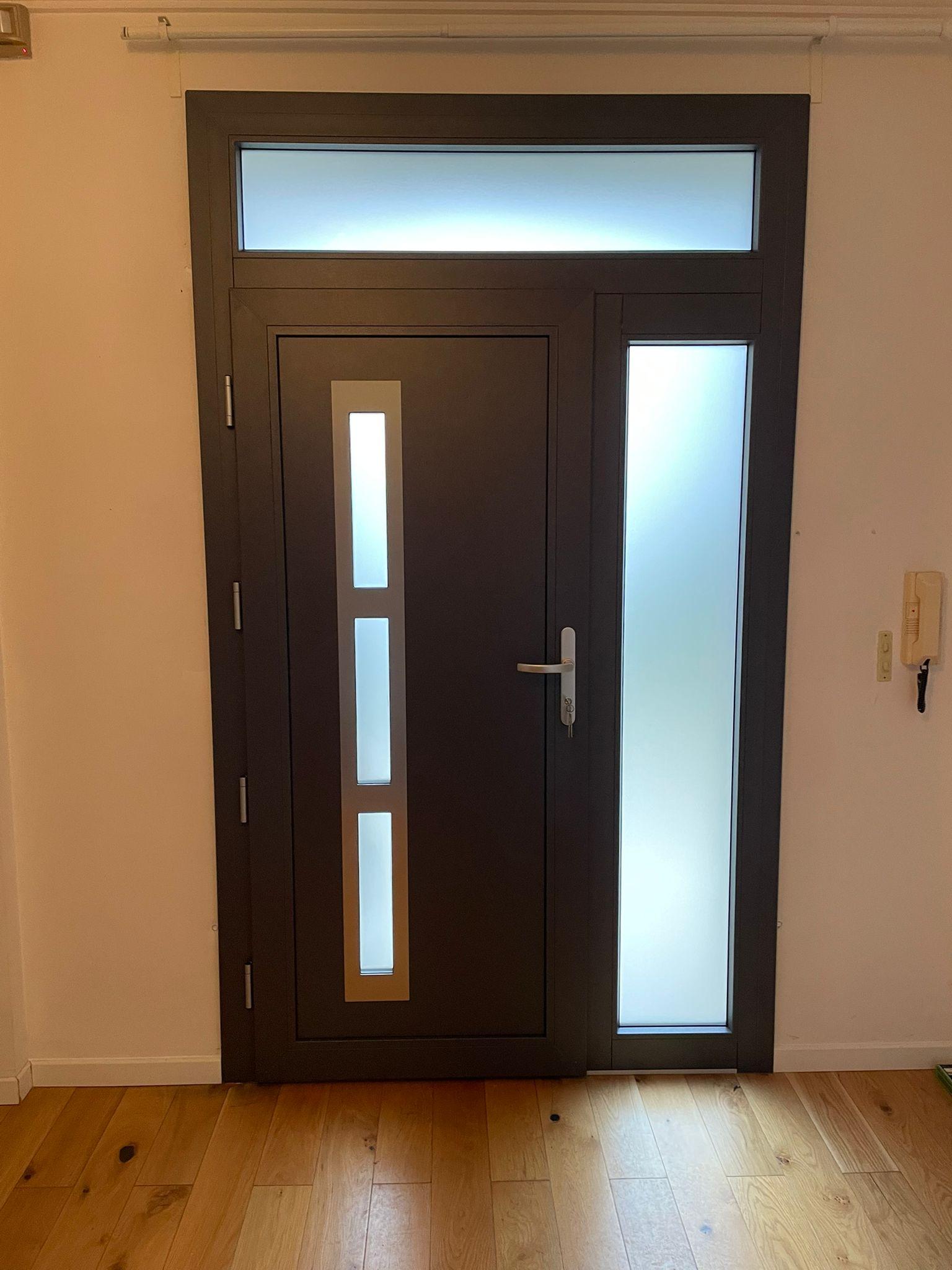 Porte d'entrée PVC OKNOPLAST